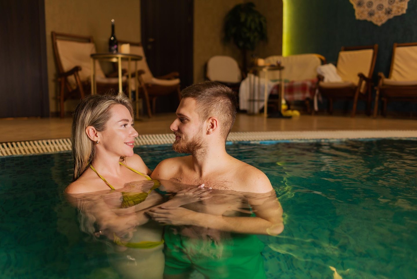 Отдых вдвоём в бассейне SPA-клуба «Ривьера»